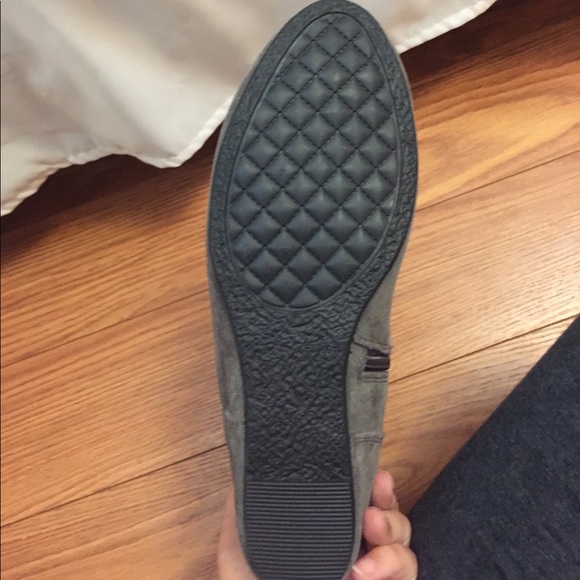 NWOT Gray Faux Suede White Mountain Booties! - Picture 4 of 4